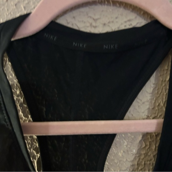 Nike Women's Black Racerback Sleeveless Tank Top Sz M Athletic Sports Athleisure - Picture 8 of 8